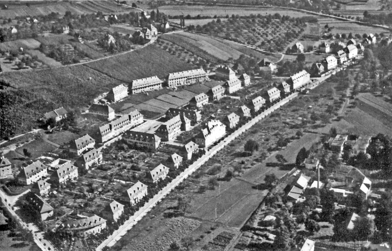 Das Sierenmoos: Eine urbane Siedlung zwischen Allmannsdorfer-Beyerle-Sierenmoosstr.-Klostergut. Es ist wie auch im "Heidelmoos" eine Flächennutzung mit hohem Freizeitwert, wie man sie sich heute im Stadtgebiet eigentlich gar nicht mehr leisten kann. Vor einigen Jahren kam die Idee auf, die Gartenanlagen zu " verdichten", sprich, Wohnblöcke reinzustellen. Man erinnerte sich jedoch gerade noch an den bestehenden "Ensemble-Schutz", und wohl auch, dass es eine städtebauliche Sünde wäre.